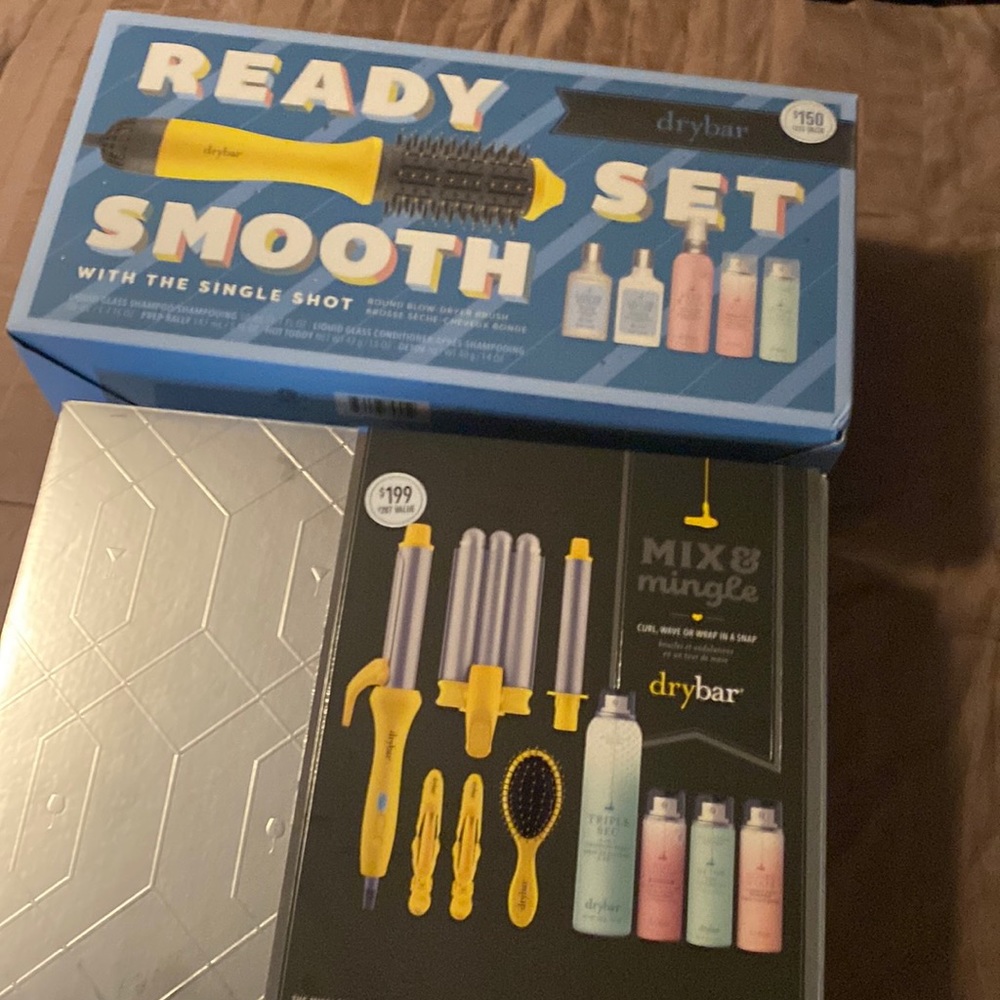 NWT Drybar Round Blow-Dryer Brush & Mixologist interchangeable styling wand Set